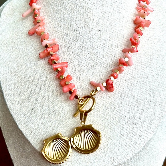 Coral shell locket necklace 16” - Picture 4 of 5